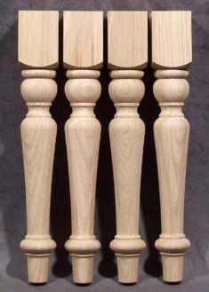 Gambe per tavoli in legno basse e con semplici motivi torniti, TH233